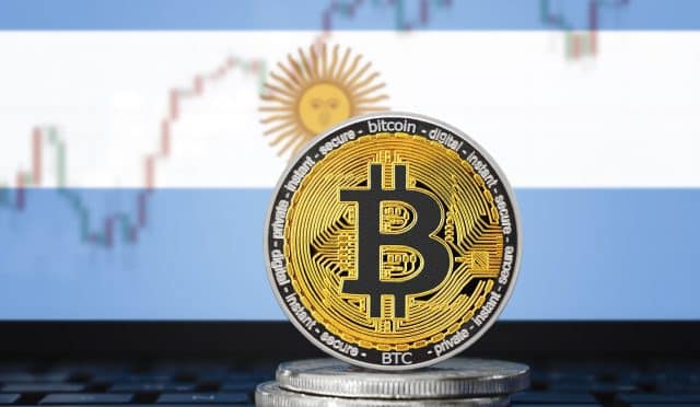 Arjantin'in Yeni Bakanı, Bitcoin ile Sözleşme Anlaşmalarını Kabul Edeceklerini Açıkladı 6 bitcoin (btc) cryptocurrency; coin bitcoin on the background of