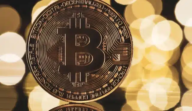 Bitcoin'in Tarihi Zirvesine İki Ay Kala Bu Gösterge Parlamıştı 5 shutterstock_1708749826_small