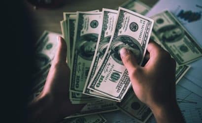 yapay zeka ile yapılan ses klonlama dolandırıcılığı sonrası bankalara 20.000 dolarlık dava!