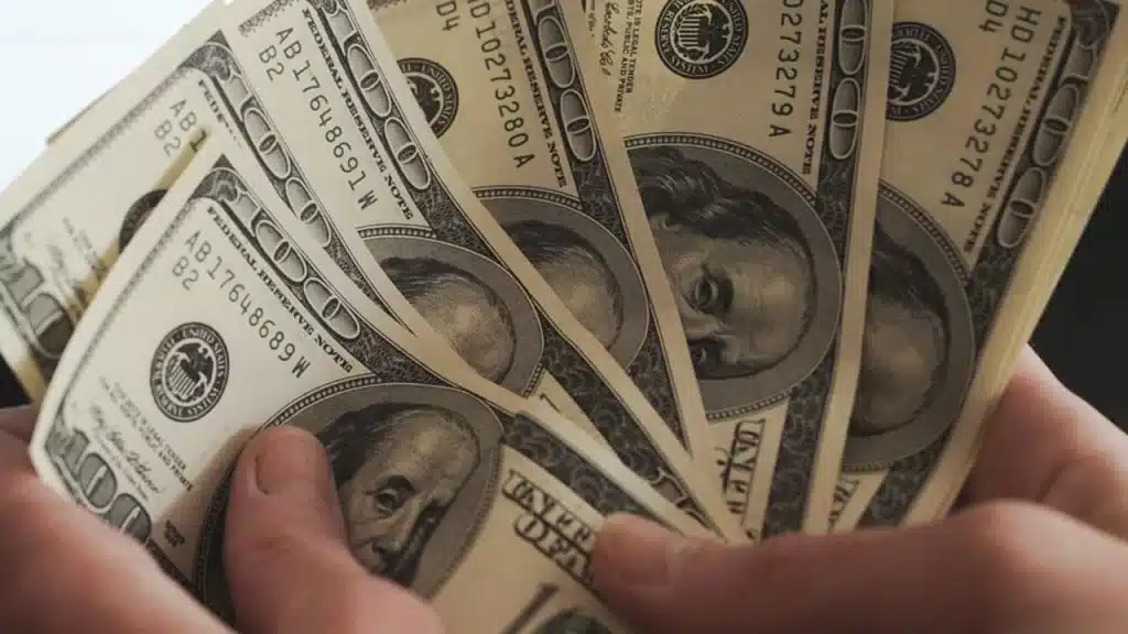 yapay zeka ile yapılan ses klonlama dolandırıcılığı sonrası bankalara 20.000 dolarlık dava!