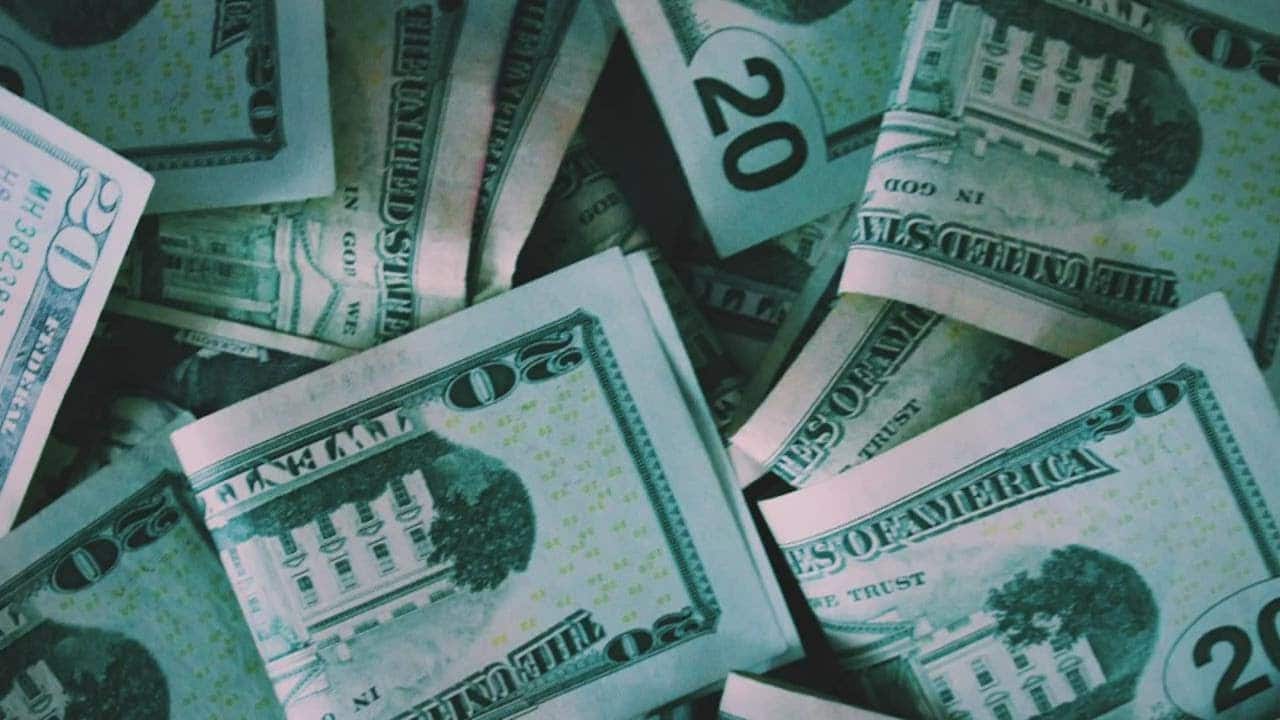 165 Bin Dolarlık Çek Dolandırıcılığına Liderlik Eden Genç Adam Hapse Mahkûm Edildi!