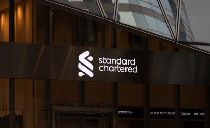 standard-chartered-bitcoin-hedefini-onemli-olcude-asagi-yonlu-revize-etti-beklenen-diger-fiyat-tahmini-nthpfppr.jpg